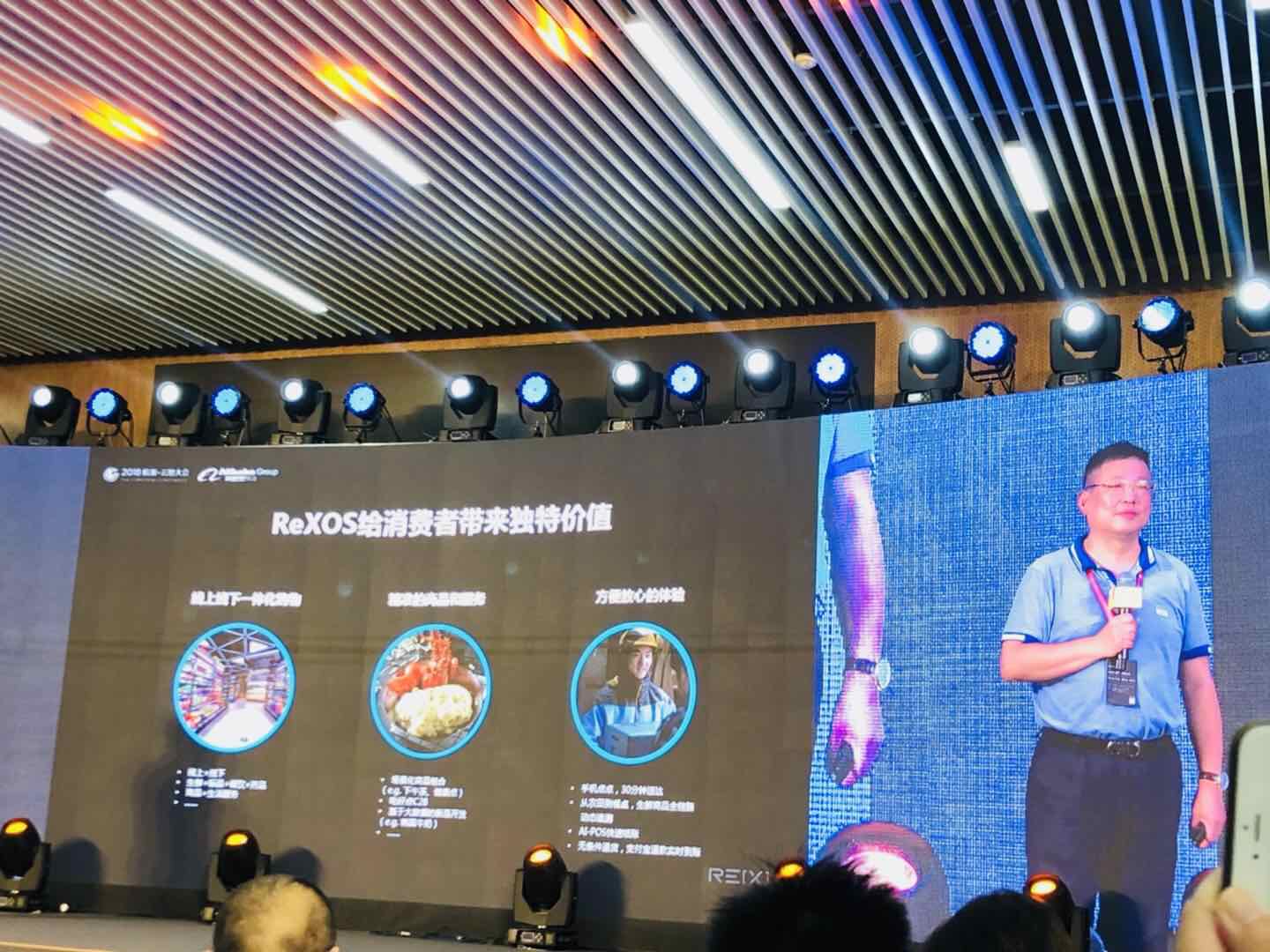 发布首款AI POS 免费租用：盒马开始向全行业提供新零售系统解决方案！